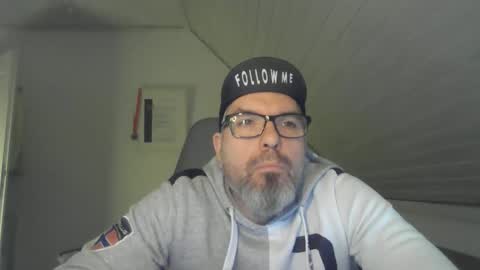 Snapshot of marriedcock1980 chatting on December 2025 07:01:02 AM marriedcock1980 online show from December 2025 07:01:02 AM