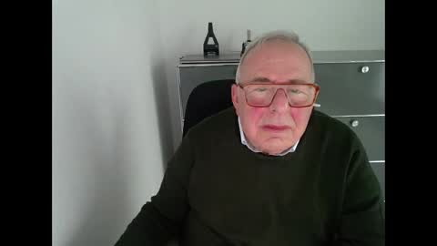 martin_1947 online show from October 2025 03:45:01 PM