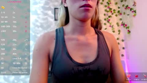 Snapshot of martina5_ chatting on December 2024 10:56:01 PM Martina online show from December 2024 10:56:01 PM