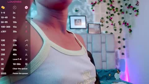 Snapshot of martina5_ chatting on December 2024 10:32:02 PM Martina online show from December 2024 10:32:02 PM