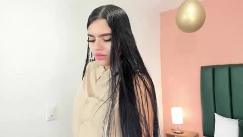 Martina Divine online show from November 2025 11:22:01 AM