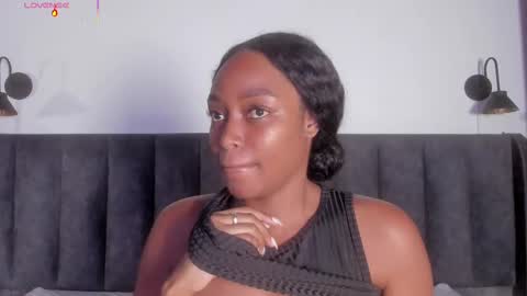 Snapshot of martina_jackson_ chatting on November 2025 07:54:01 PM Laura online show from November 2025 07:54:01 PM