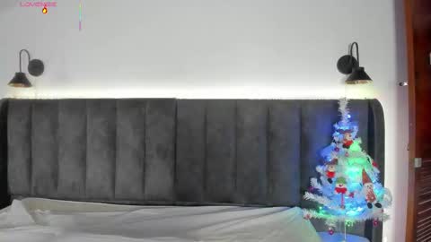 Snapshot of martina_jackson_ chatting on November 2025 07:57:01 PM Laura online show from November 2025 07:57:01 PM