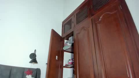 Snapshot of martina_jackson_ chatting on December 2025 07:41:01 PM Laura online show from December 2025 07:41:01 PM