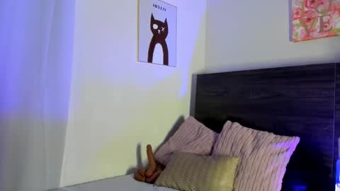 martina mIIler online show from November 2025 01:00:02 PM