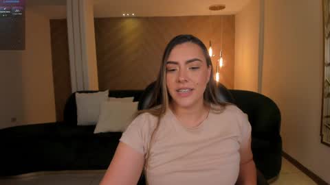 Snapshot of martinnabonnet chatting on February 2025 01:30:01 PM Martinna Bonnet online show from February 2025 01:30:01 PM