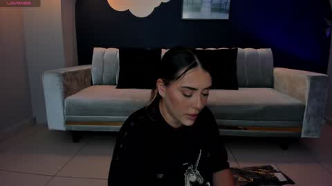 Snapshot of martinnabonnet chatting on February 2025 01:30:01 PM Martinna Bonnet online show from February 2025 01:30:01 PM