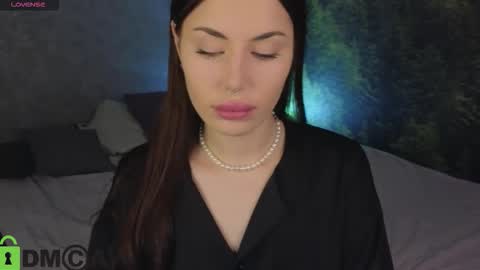 Mary  GMT 3 Mon Tue Wed Thu Fri 0300am - 0900am online show from December 2025 01:10:01 AM