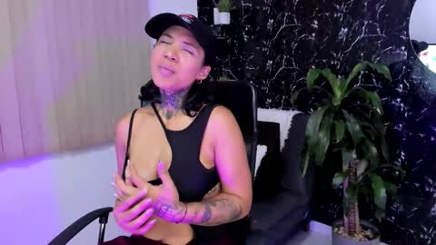 M A R Y online show from October 2025 03:07:02 AM