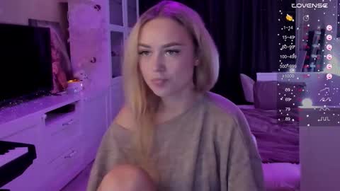 Mary online show from September 2025 07:19:02 PM