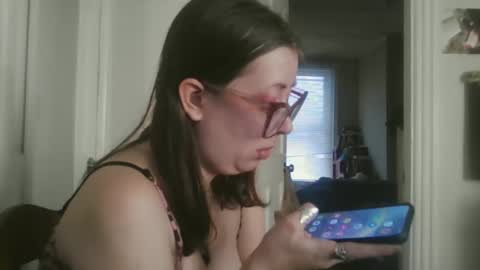 Snapshot of maryjaneflowers chatting on December 2024 01:06:01 PM maryjaneflowers online show from December 2024 01:06:01 PM