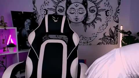 Mary online show from September 2025 03:43:02 AM