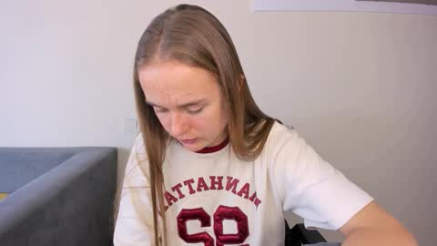 Snapshot of marylee_21 chatting on November 2025 09:20:02 AM Mari online show from November 2025 09:20:02 AM