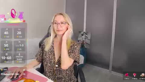 Snapshot of marysantamonika chatting on September 2025 06:18:02 PM Mary online show from September 2025 06:18:02 PM