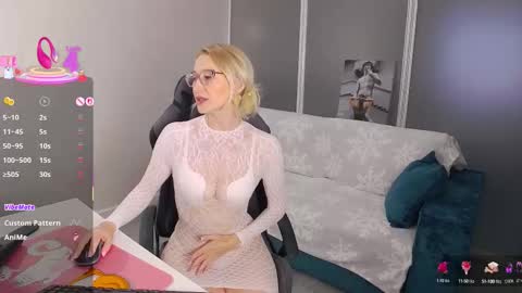 Snapshot of marysantamonika chatting on September 2025 03:12:02 PM Mary online show from September 2025 03:12:02 PM
