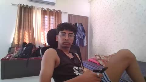 Snapshot of maskboyz2004 chatting on November 2025 04:01:02 AM Mask Boy online show from November 2025 04:01:02 AM