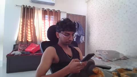 Snapshot of maskboyz2004 chatting on November 2025 03:28:01 AM Mask Boy online show from November 2025 03:28:01 AM