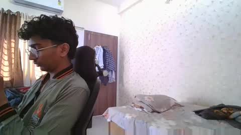 Snapshot of maskboyz2004 chatting on November 2025 03:38:02 AM Mask Boy online show from November 2025 03:38:02 AM