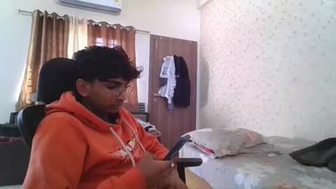 Snapshot of maskboyz2004 chatting on November 2025 04:00:01 AM Mask Boy online show from November 2025 04:00:01 AM