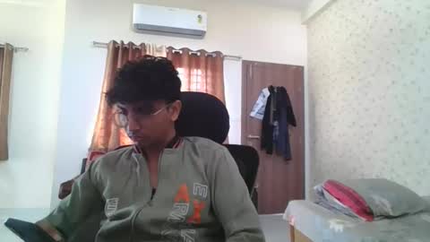 Snapshot of maskboyz2004 chatting on November 2025 04:12:02 AM Mask Boy online show from November 2025 04:12:02 AM