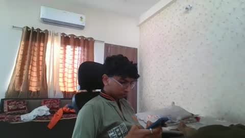 Snapshot of maskboyz2004 chatting on November 2025 03:09:02 AM Mask Boy online show from November 2025 03:09:02 AM