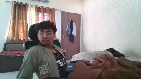 Snapshot of maskboyz2004 chatting on December 2025 04:00:02 AM Mask Boy online show from December 2025 04:00:02 AM