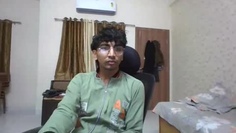 Snapshot of maskboyz2004 chatting on December 2025 05:40:02 PM Mask Boy online show from December 2025 05:40:02 PM