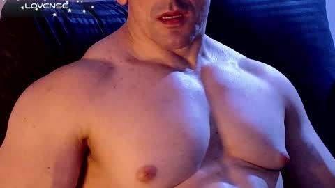 masked_bodybuilder online show from December 2024 01:45:01 AM