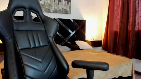 Scarlet  online show from April 2026 07:15:01 PM