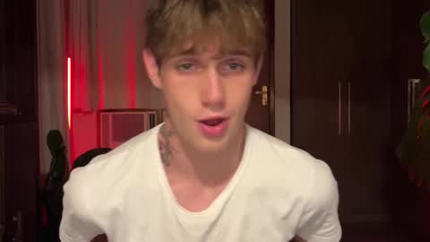 Snapshot of mason_gallagher chatting on November 2025 10:37:01 PM Mason online show from November 2025 10:37:01 PM