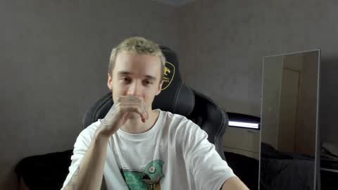 Snapshot of mason_warhol chatting on December 2024 06:59:02 PM Mason online show from December 2024 06:59:02 PM