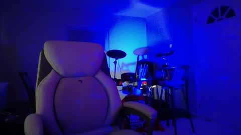 Snapshot of massageartist chatting on November 2025 01:27:01 AM HappyZending online show from November 2025 01:27:01 AM