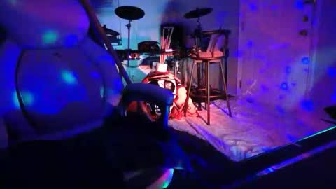 Snapshot of massageartist chatting on November 2025 02:21:01 AM HappyZending online show from November 2025 02:21:01 AM