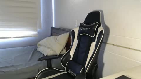 Snapshot of massimo_jiovano chatting on December 2024 03:19:01 PM massimo online show from December 2024 03:19:01 PM