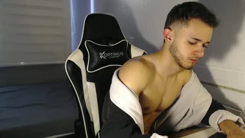 Snapshot of massimo_jiovano chatting on December 2024 03:54:02 PM massimo online show from December 2024 03:54:02 PM