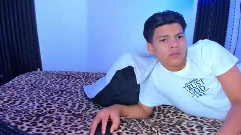 Snapshot of massimoandaxel chatting on November 2025 07:06:01 PM massimoandaxel online show from November 2025 07:06:01 PM