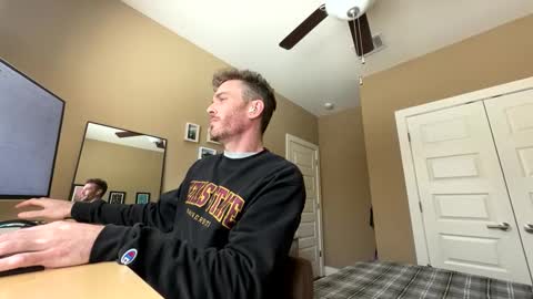 Snapshot of master_louie chatting on January 2025 06:45:02 PM muskyjockdick online show from January 2025 06:45:02 PM