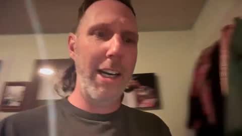 Snapshot of matchingtracksuits chatting on February 2025 04:33:01 PM Jer and Kel online show from February 2025 04:33:01 PM