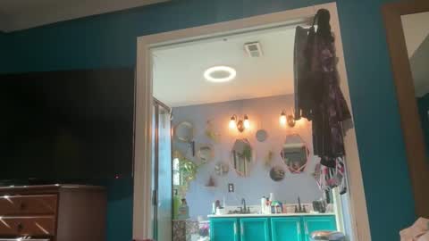 Snapshot of matchingtracksuits chatting on November 2025 04:42:01 PM Jer and Kel online show from November 2025 04:42:01 PM