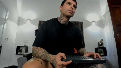 mateo_dilucajs1 online show from November 2025 10:18:02 AM