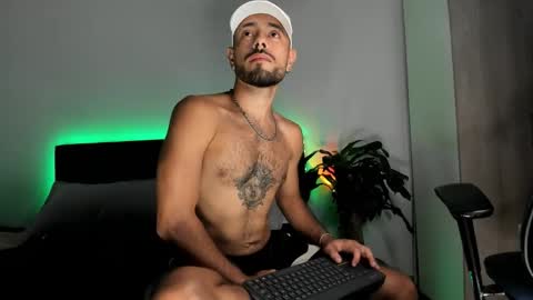 Snapshot of mateobaer_ chatting on January 2026 03:32:01 AM Mateo Baer online show from January 2026 03:32:01 AM