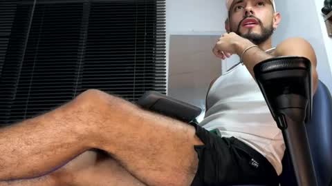 Snapshot of mateobaer_ chatting on July 2026 08:40:02 AM Mateo Baer online show from July 2026 08:40:02 AM