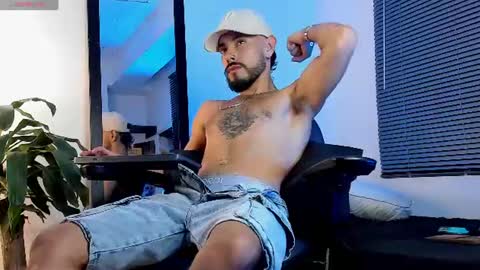 Snapshot of mateobaer_ chatting on July 2026 12:02:01 AM Mateo Baer online show from July 2026 12:02:01 AM