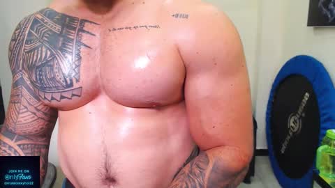 Snapshot of mateosexyhot22 chatting on December 2025 06:27:02 PM Mateo online show from December 2025 06:27:02 PM