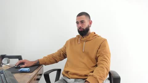 Matheus     online show from December 2024 04:19:01 PM