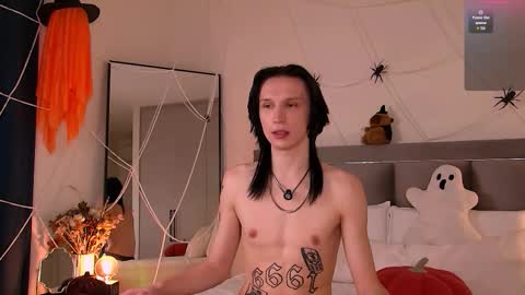 Snapshot of matt_colton chatting on October 2025 08:00:02 PM Matt Colton. Follow and rate me please it really important for me3 online show from October 2025 08:00:02 PM