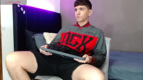 ---Matteo--- online show from April 2026 04:51:01 AM