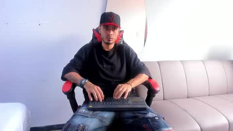 Matthew online show from December 2025 05:53:01 PM