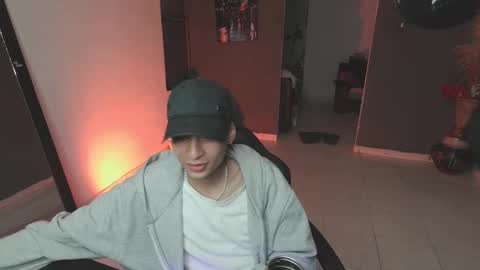 mattias     online show from February 2025 10:47:02 PM