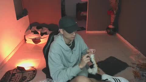 mattias     online show from February 2025 10:04:02 PM